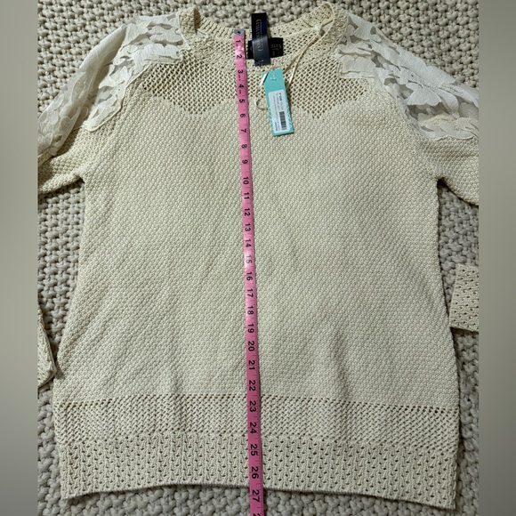 Absolutely Cream Sweater with Lace Details - Picture 4 of 8